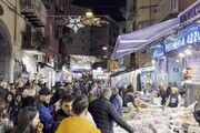 Natale, la lunga notte dei pescivendoli di Napoli: 'Tradizione antica, qui senza pesce non e' festa'