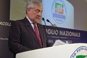 Tajani eletto Segretario di Forza Italia si commuove ringraziando la sua famiglia