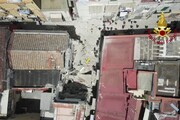 Crollo palazzina Torre del Greco, ricognizione aerea dei vigili del fuoco