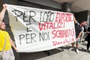 Manifestazione a Napoli contro l'abolizione del reddito di cittadinanza