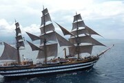 La navigazione della Amerigo Vespucci ripresa dal drone