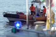 Sbarcati al porto di Napoli i 76 naufraghi soccorsi da Emergency