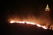 Incendio all'Elba, l'intervento dei Canadair