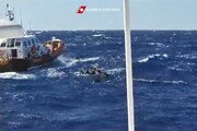 Due naufragi al largo di Lampedusa, la Guardia costiera in azione