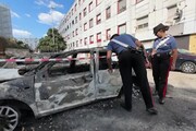 Napoli, da' fuoco a una donna dopo una lite per problemi condominiali