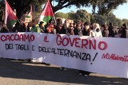 Corteo di studenti a Roma contro le politiche di Valditara e Meloni