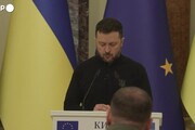 Zelensky: 'L'invito ad aderire alla Nato e' necessario per la nostra sopravvivenza'