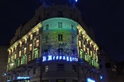 Roma, Il palazzo de Il Messaggero si illumina per le feste e il Giubileo