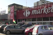 Presidio pro Palestina a Milano, manifestanti invitano al boicottaggio di Carrefour