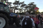 Agricoltori, il corteo entra al Circo Massimo tra applausi e clacson