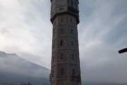 La partenza del corteo dalla torre piezometrica