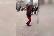 Iran, arrestate due donne che ballavano in piazza per l'8 marzo
