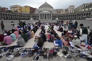 Preghiera per la fine del Ramadan a Napoli, c'e' anche un 'Maradona'