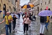 Perugia, festa davanti al municipio per la neosindaca Ferdinandi