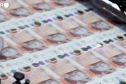 Regno Unito, entrano in circolazione le prime banconote con l'effigie di re Carlo III