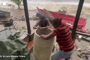 L'uragano Beryl si abbatte sui Caraibi, coste allagate