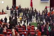 Turchia, rissa in Parlamento