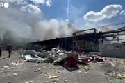 Ucraina, bombe russe su un supermercato nella citta' di Kostyantynivka: morti e feriti