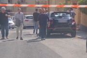 Strage in famiglia a Nuoro, i carri funebri con i corpi di madre e figlia