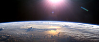 La Terra illuminata dal Sole (fonte: NASA)