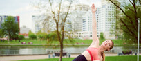 Pratica yoga outdoor foto iStock.