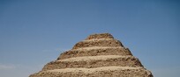 La piramide di Saqqara potrebbe essere stata costruita con un ascensore d'acqua (fonte: Olaf Tausch, Wikipedia, CC BY 3.0)