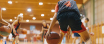 Una partita di basket, tra gli sport giovanili più amati. foto iStock.