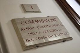 Targa aula della Commissione Affari Costituzionali della Camera