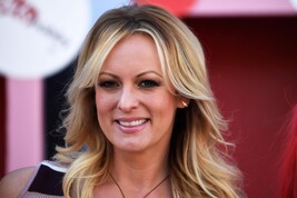 Rinviata 'a tempo indefinito' la sentenza sulla pena per Trump nel caso Stormy Daniels