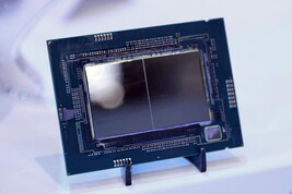 Intel spegne 56 candeline e accelera sui semiconduttori