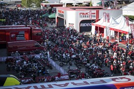 World Ducati Week 2024, in migliaia alla parata da record