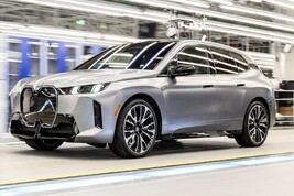 Bmw, parte la produzione della iX 2025 a Dingolfing