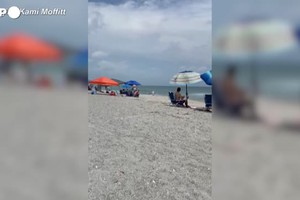 Covid: bagnanti sfidano i divieti e vanno in spiaggia a Rio