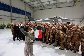 Meloni ai militari, Italia riconoscente, sa i vostri sacrifici