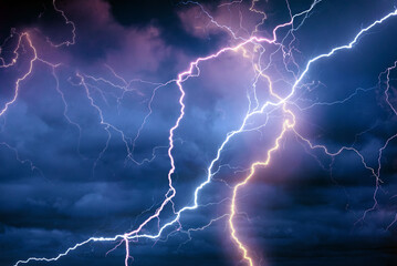Una tempesta di fulmini (fonte: Slavica, iStock)