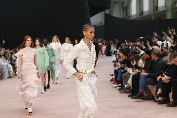 Moda, a Parigi sfila il pret-a-porter autunno/inverno di Chanel