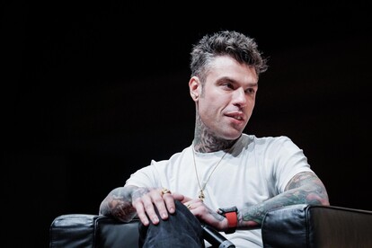 Fedez Torna Su Instagram, Posta Una Foto Con La Flebo - Musica - Ansa.it