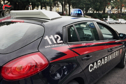 Un'auto dei carabinieri (archivio)