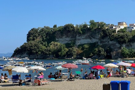 Frana costone a Bacoli dopo il terremoto, nessun ferito - Primopiano ...