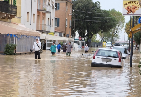 Carrara hit by floods, Rome on red alert - English - ANSA.it