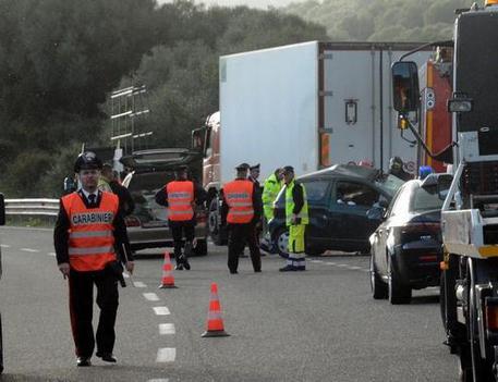 auto contro furgone muore giovane donna sardegna ansa it