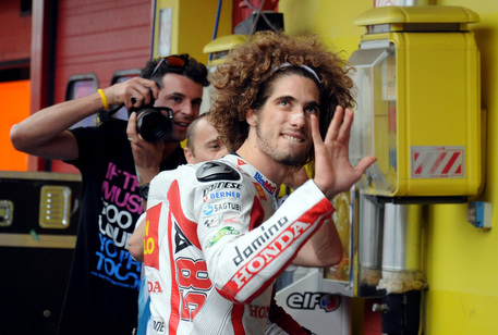 Marco Simoncelli nel paddock durante le prove della Motogp a Scarperia il 2 luglio 2011 © ANSA 