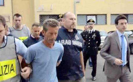 In un fermo immagine tratto da un video della polizia il 19 giugno 2014 le fasi del fermo di Massimo Giuseppe Bossetti © ANSA