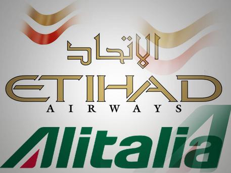 Una elaborazione grafica dei loghi Alitalia e Ethiad © ANSA