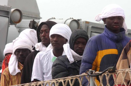 Alcuni migranti nigeriani soccorsi a Porto Empedocle © ANSA 