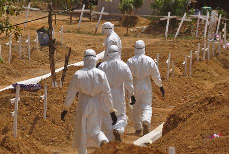 Operatori contro Ebola in Liberia © AP