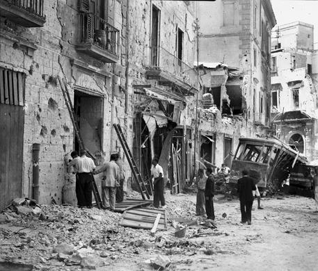 Cinquant Anni Di Napoli Le Foto Da Salvare Di Riccardo Carbone Cultura Spettacoli Ansa It