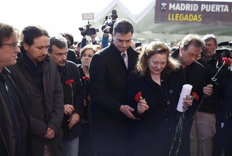Spagna rende omaggio a vittime stragi 2004 © EPA