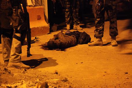 L'attacco di Al Qaida a una struttura militare a Bamako © AP