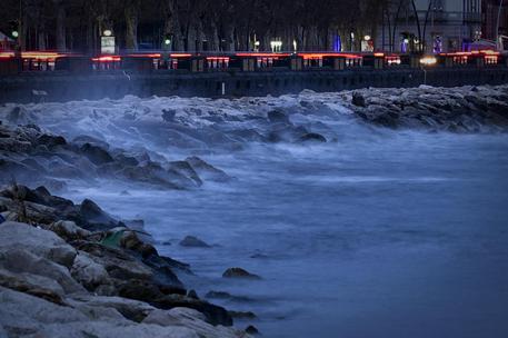 Maltempo: vento in golfo Napoli, Capri isolata da mare mosso © ANSA